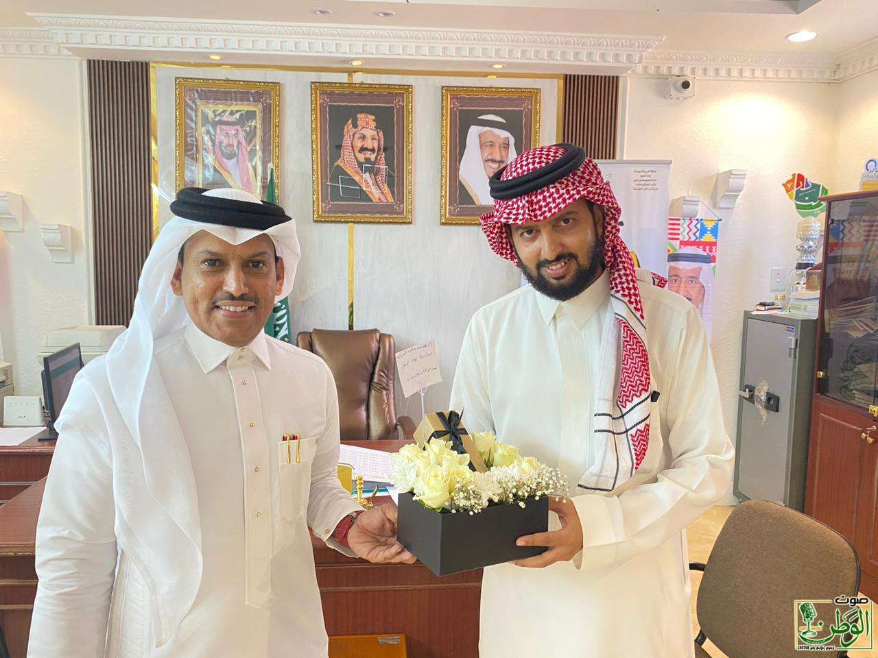 في يوم المعلم . أم تدخل الفرحة على قلب ابنها المعلم 5 IMG 20231005 WA0071