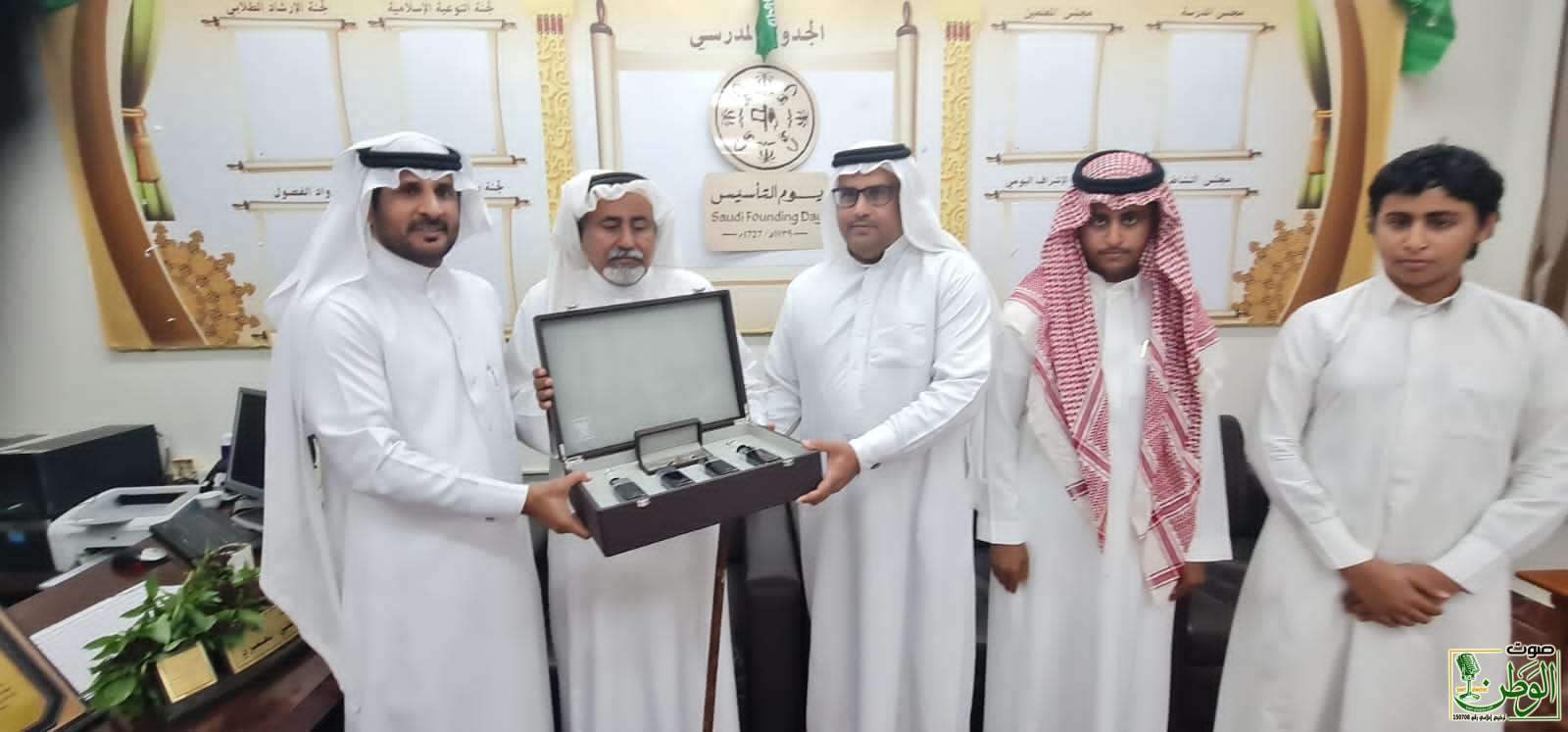 احتفالية تكريم وتوديع تشارك بها مدرسة الحديبية للمتقاعد عوض العمري 11 IMG 20240213 WA0080