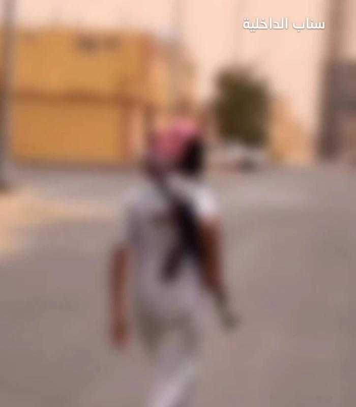 بيان أمني بشأن القبض على شخص لحمله سلاحًا ناريًا في مكان عام 1 سناب 1