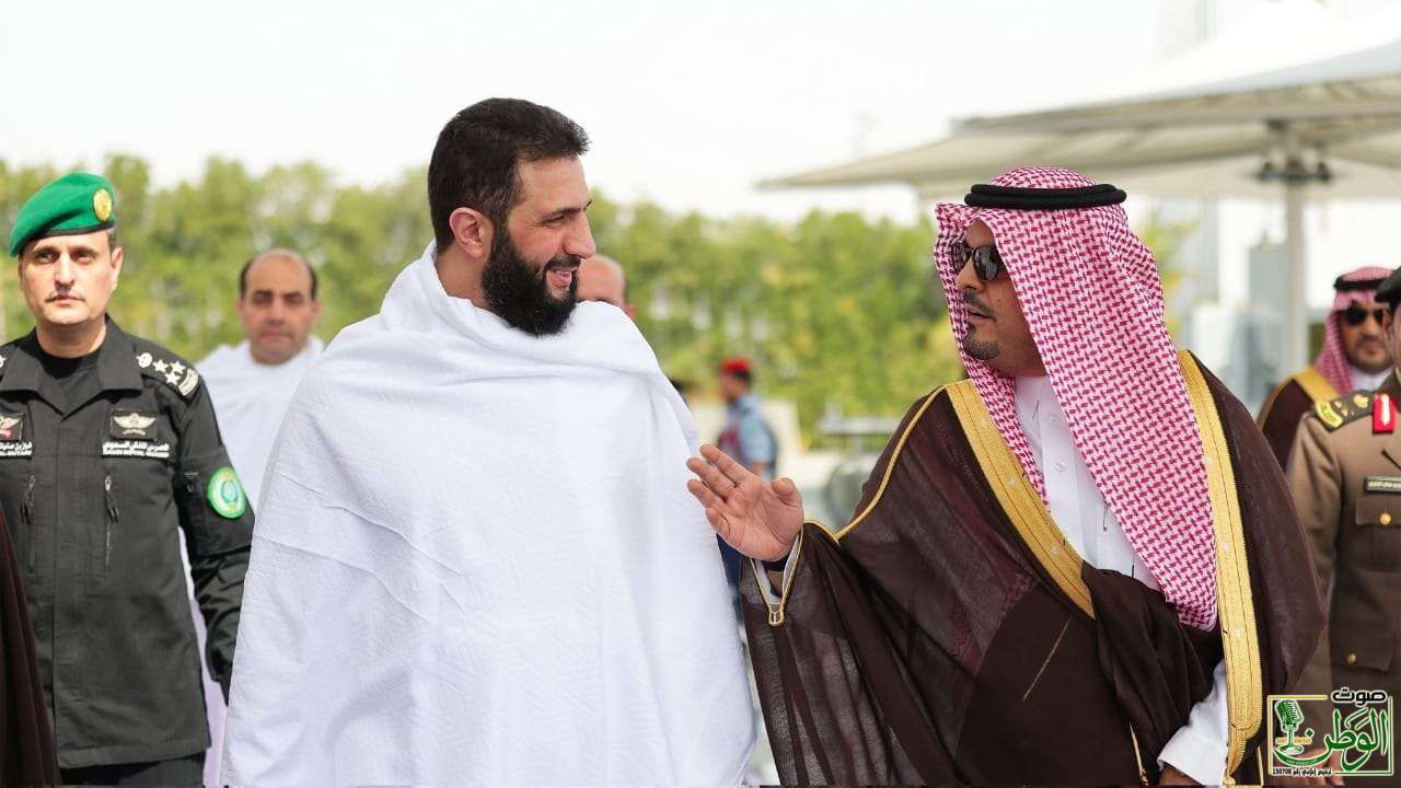 أحمد الشرع يصل جدة متوجهًا إلى مكة المكرمة لأداء العمرة.. 7 مكه