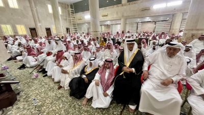 الطارقي يتقدم مشايخ ونواب القبائل وأهالي مركز خاط لأداء صلاة عيد الفطر المبارك 26 IMG 8016