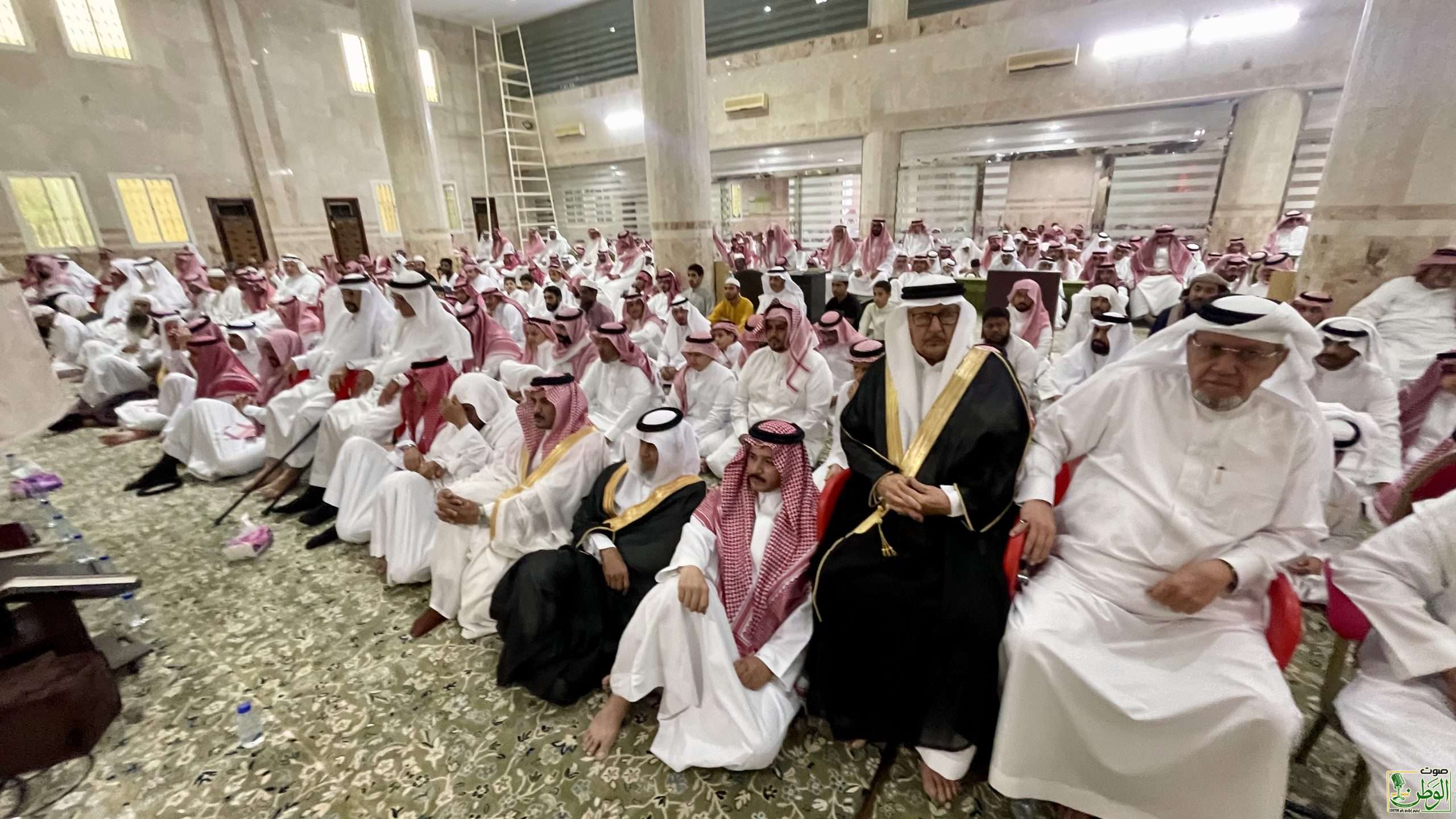 الطارقي يتقدم مشايخ ونواب القبائل وأهالي مركز خاط لأداء صلاة عيد الفطر المبارك 23 IMG 8016 scaled