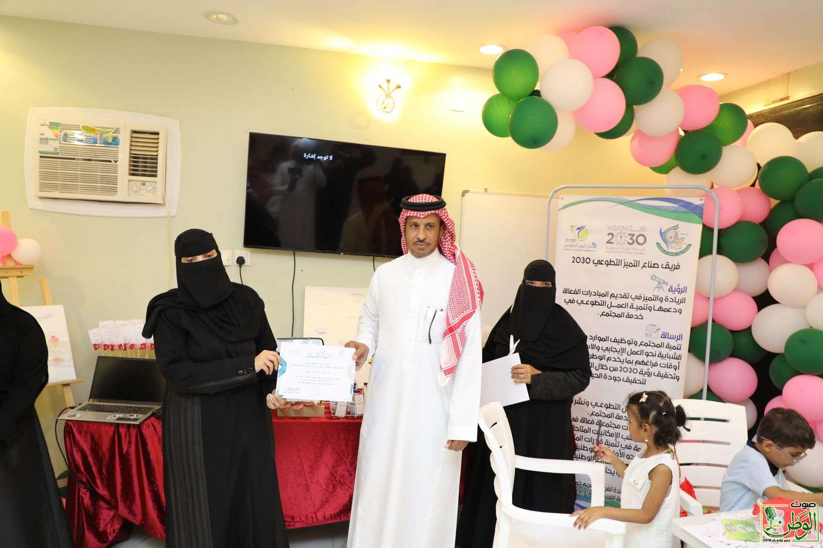 صُنّاع التميز2030، التابع لجمعية رواد العمل التطوعي، ينفذ مبادرة "عساكم من عوّادة" بالتعاون مع جمعية الإعاقة السمعية بجازان 13 IMG 20250411 WA0072