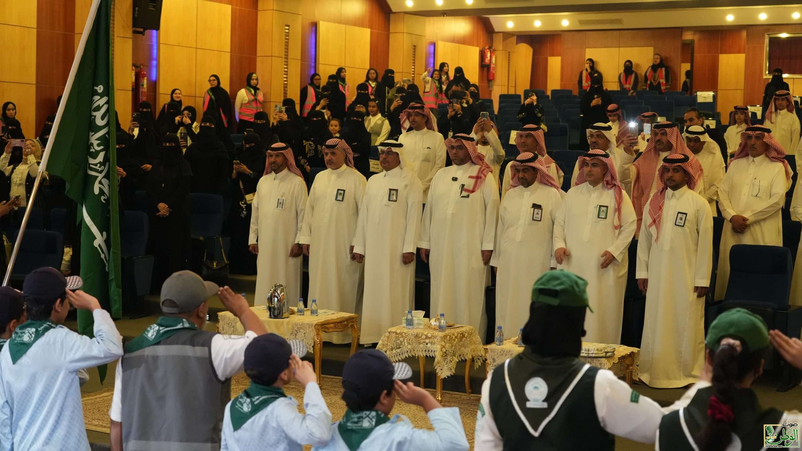 مدير تعليم عسير يدشّن معرض الأنشطة الطلابية ويكرّم المتميزين في حفل ختامي بارز 11 IMG 20250513 WA0157 scaled