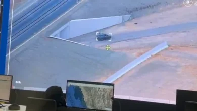 شاهد.. لحظة رصد سيارة يُشتبه بمخالفتها لأنظمة الحج عبر طائرة درون 3 درون