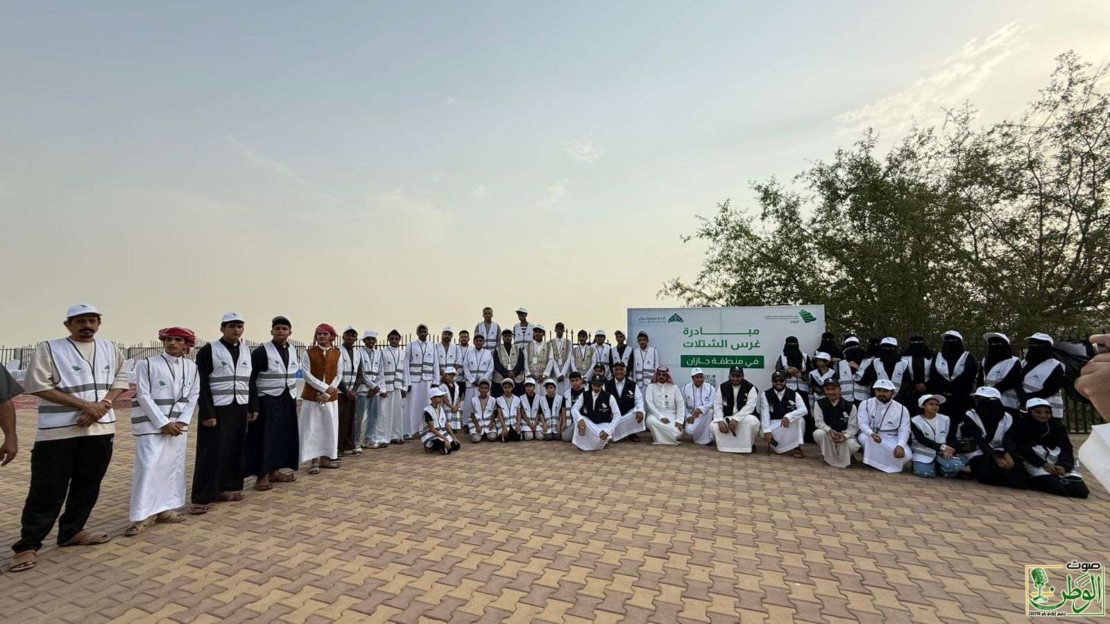 غرس الشتلات في منتزه قرضة بفيفاء.. مبادرة بيئية تعزز الاستدامة 15 IMG 20250803 WA0131