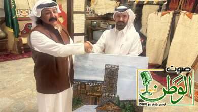 تشكيليون يحاورون مقتنيات متحف الفيان بلوحات أمام الجمهور 4 IMG 20250821 WA0217