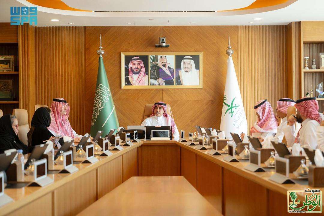 وزير الإعلام والرئيس التنفيذي للمجموعة السعودية للأبحاث والإعلام "SRMG" يناقشان مستجدات النقل الإعلامي للمسابقات الرياضية السعودية 1