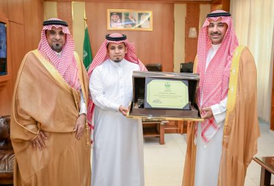 محافظ صبيا يكرم رئيس البلدية السابق تقديرًا لجهوده 13 IMG 20250910 WA0080