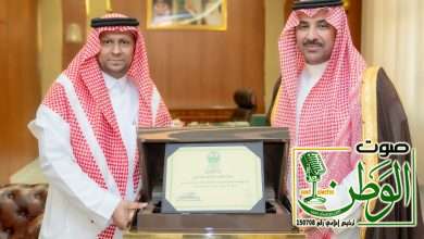 محافظ صبيا يكرم مدير تعليم صبيا د عثمان المسملي. 5 IMG 20250915 WA0135