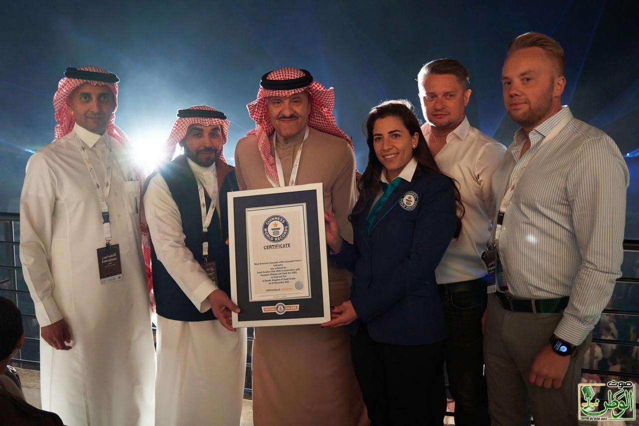 نادي الطيران السعودي يحقق إنجازًا تاريخيًا ويكسر رقمًا قياسيًا عالميًا في غينيس للأرقام القياسية في معرض الطيران العام 2025 "ساند آند فن" 9 IMG 20251129 WA0095